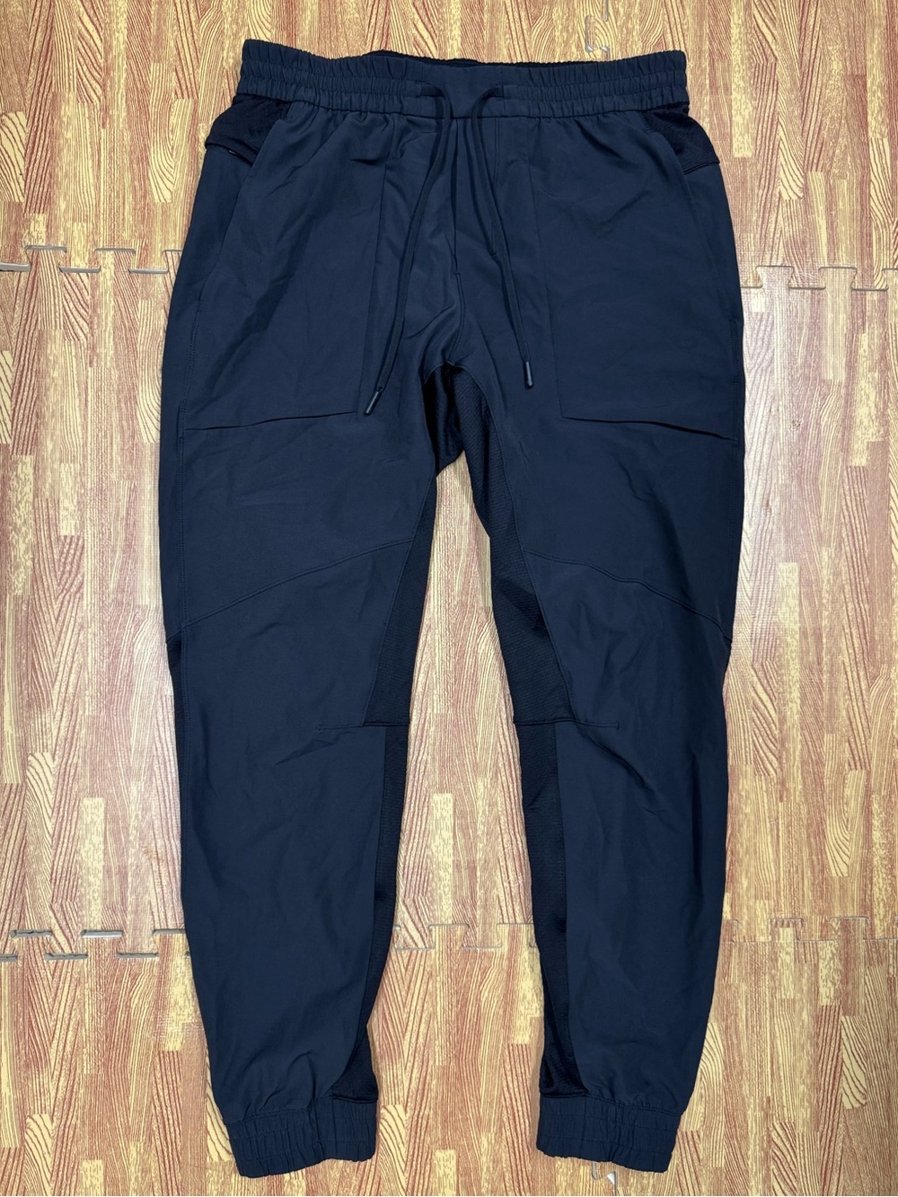 Lululemon License to Train Joggers Mens L Gray Black Tapered Pants LM5730S